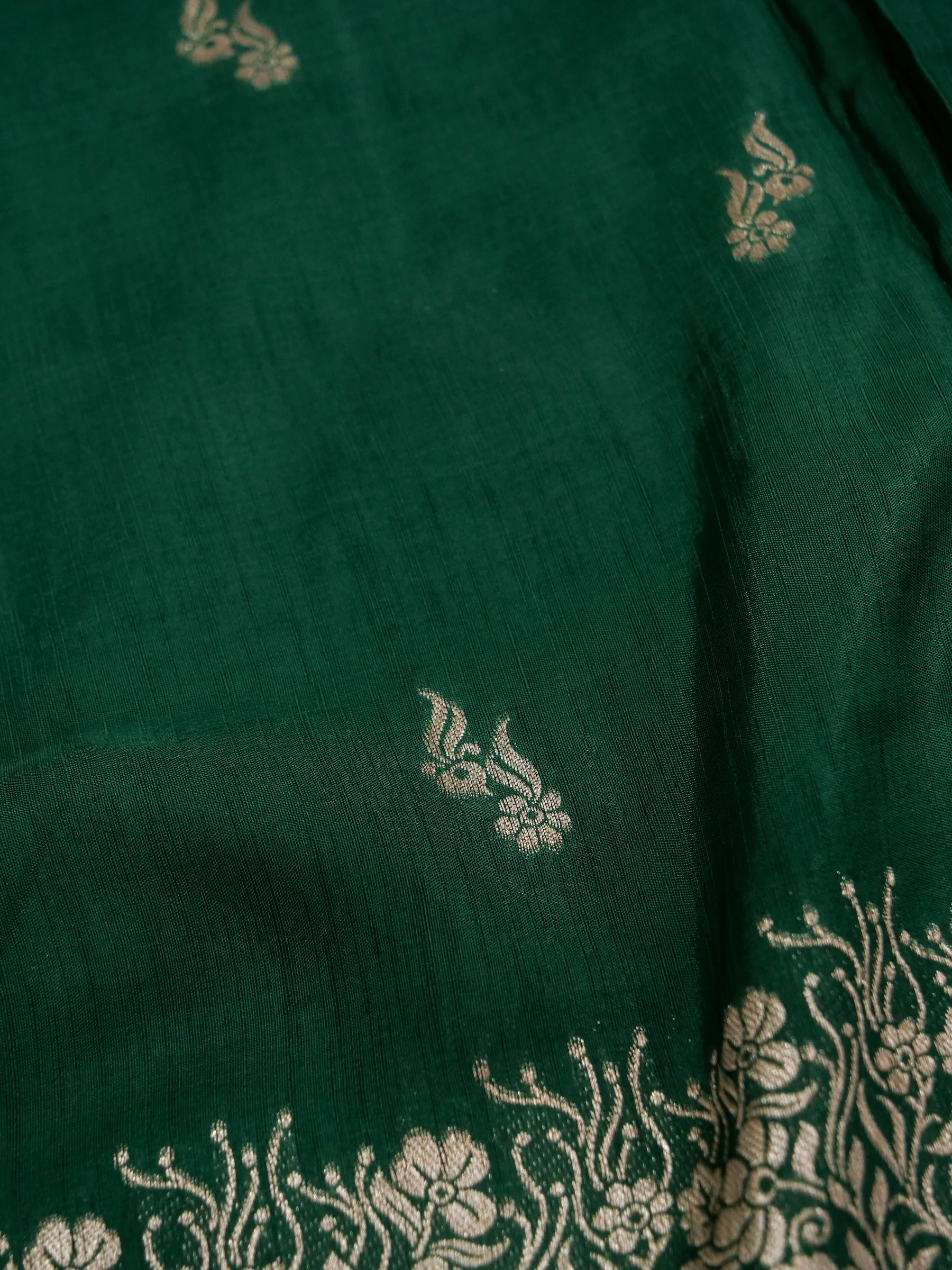 Bottle Green Banarasi Linen Saree - Image 5