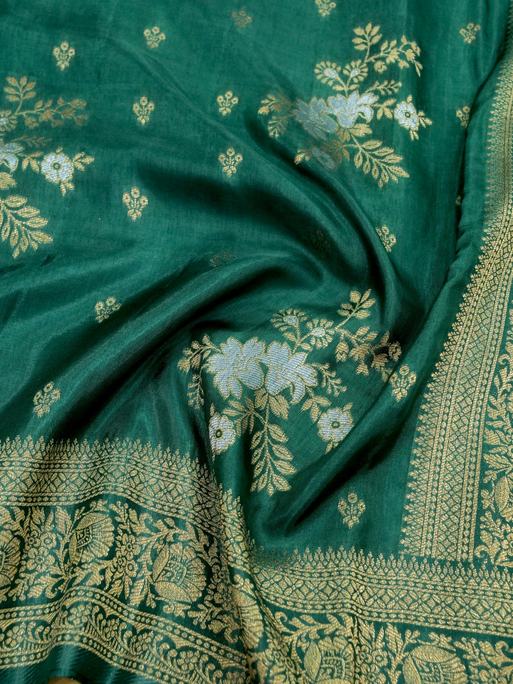 Emerald Green Banarasi Dola Silk Saree - Image 4