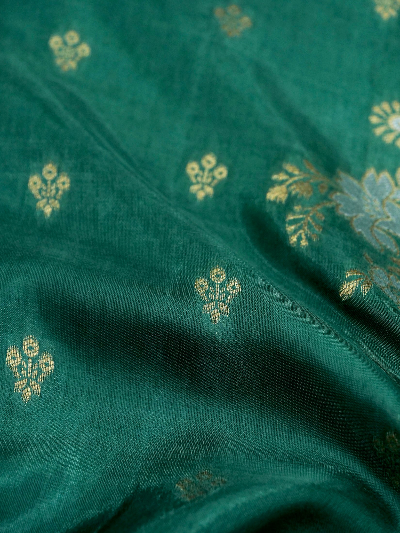 Emerald Green Banarasi Dola Silk Saree - Image 5