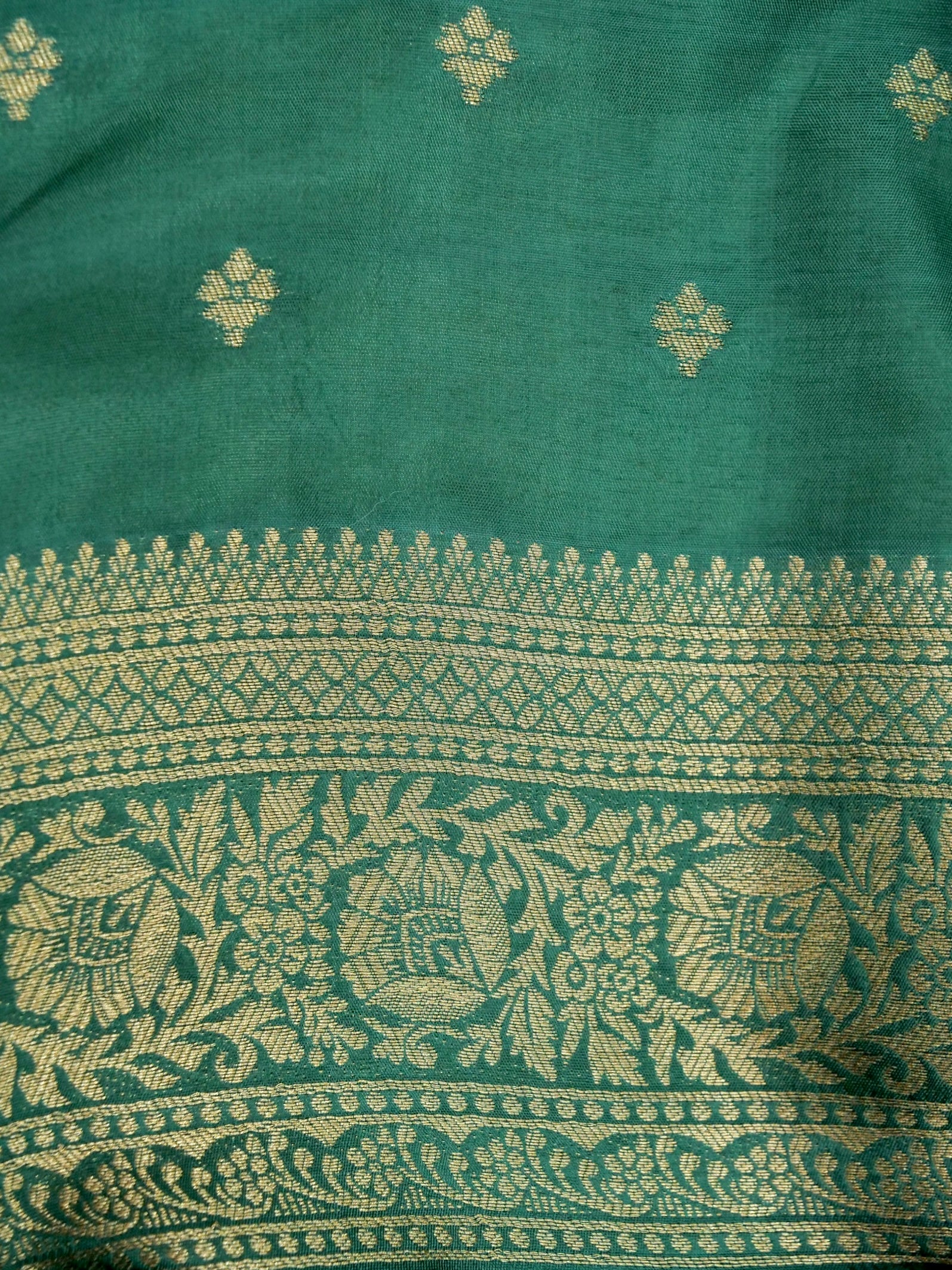 Emerald Green Banarasi Dola Silk Saree - Image 6